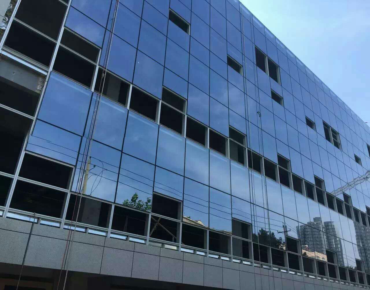 澄縣廣場(chǎng)和錦達(dá)玻璃幕墻廠家合作很誠(chéng)信